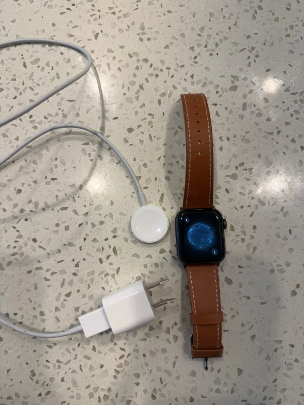 Apple Watch SE GPS, 40mm Space Gray Aluminum Case